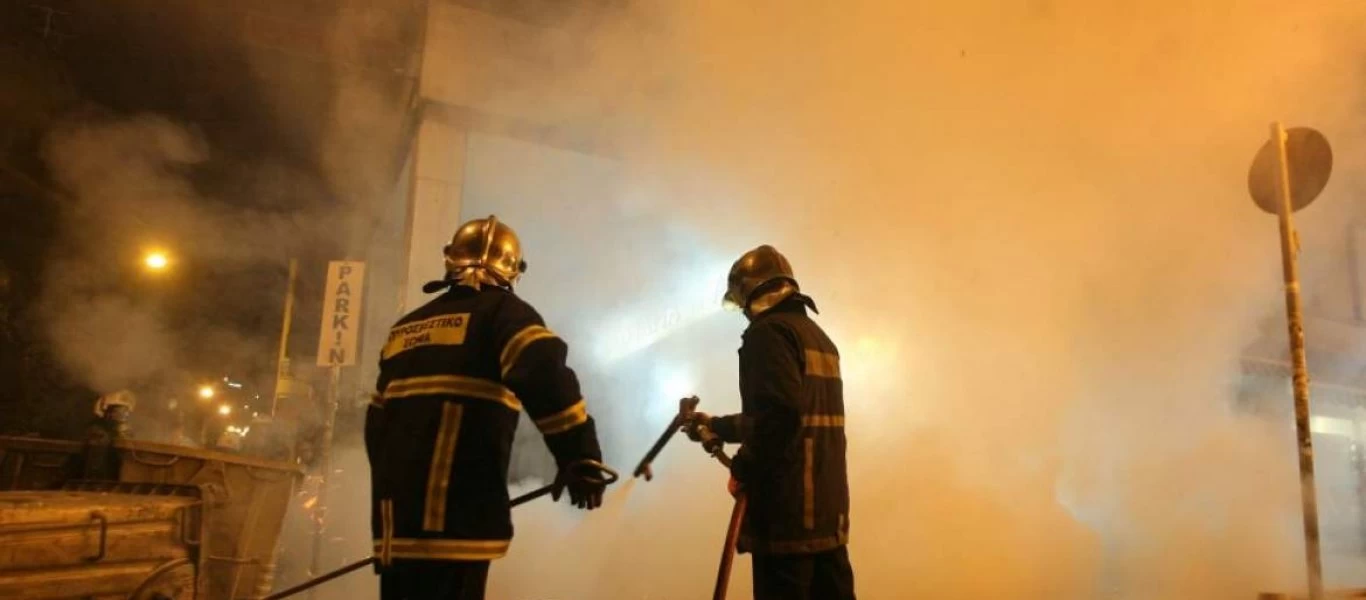 Άγνωστοι έκαψαν πολυκατοικία στη Θεσ/νίκη: Είχαν στόχο αστυνομικό! (βίντεο)
